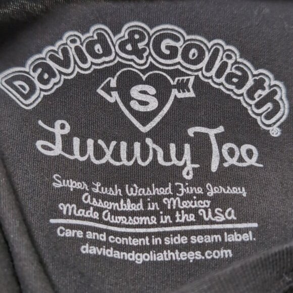 3/$20 David & Goliath Luxury Tee Pugs & Roses Alternative Rock Dog Lover Tshirt - Picture 7 of 10